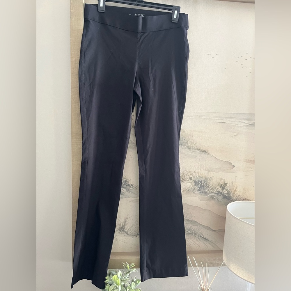 Vera wang bootcut pull on dress pants. Size medium.